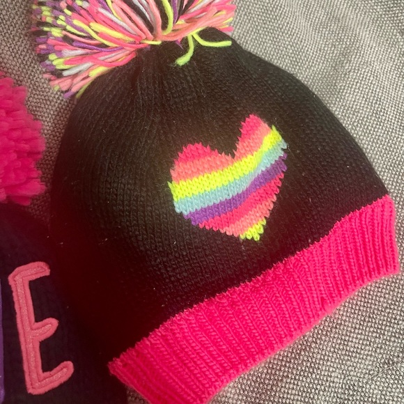 🟣🟣Little Girl Fall/Winter Bundle 2 Beanies with Pom - Picture 7 of 8